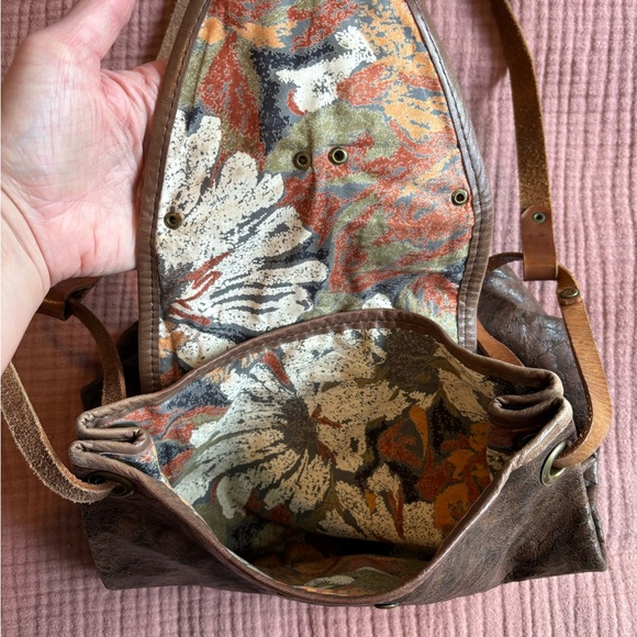 Vintage Simboli Leather Shoulder Bag with Embellished Detail - Picture 7 of 7